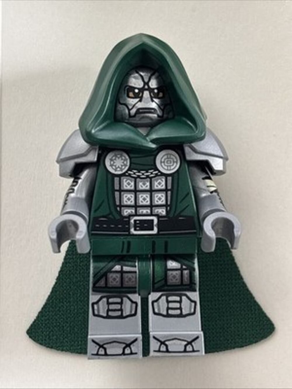Lego Dr. Doom Minifigure #sh1158 Printed Arms & Cape Set #76345 Brand New